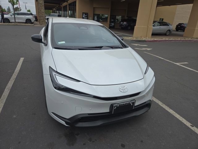 Used 2025 Toyota Prius LE FWD image 9