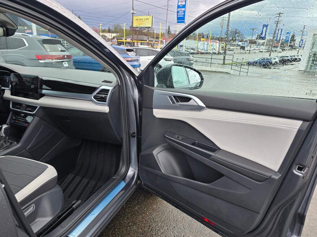 New 2026 Volkswagen Taos SE image 43