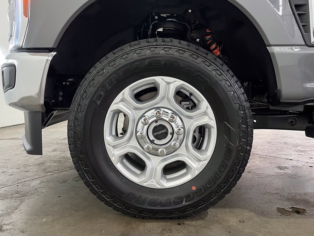 New 2026 Ford F250 XLT w/ XLT Premium Package AWD/4WD image 16