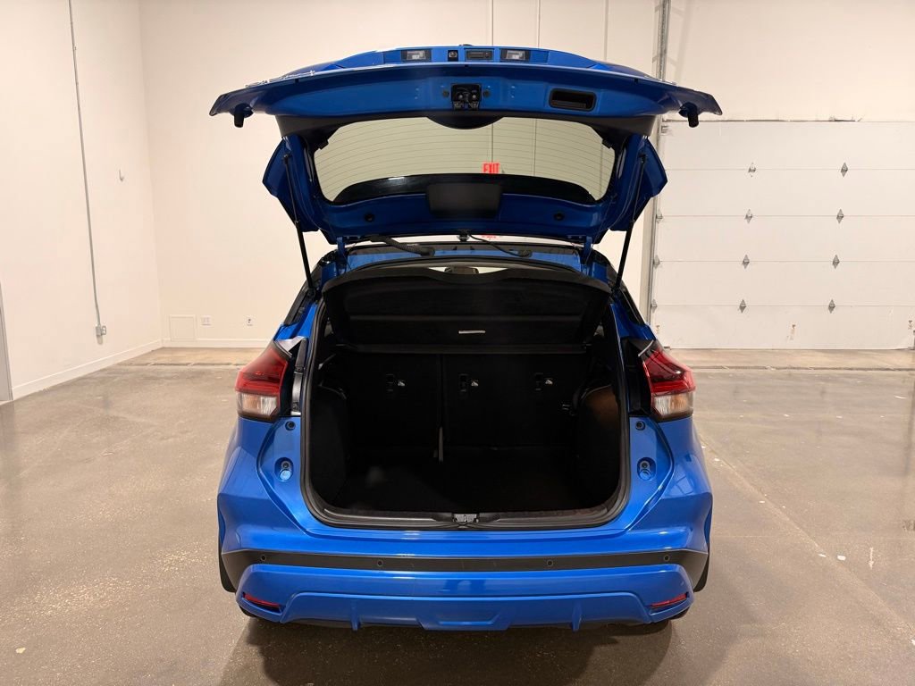 Used 2024 Nissan Kicks SR w/ SR Premium Package FWD image 9