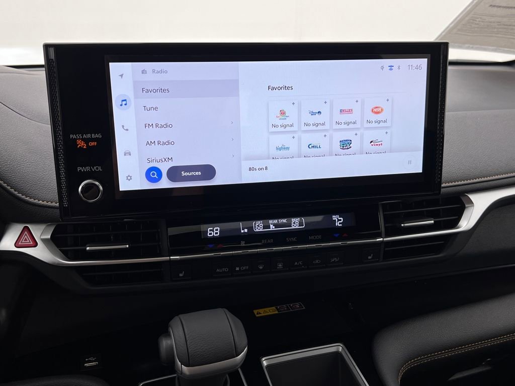 Used 2025 Toyota Sienna XLE Woodland Edition image 23