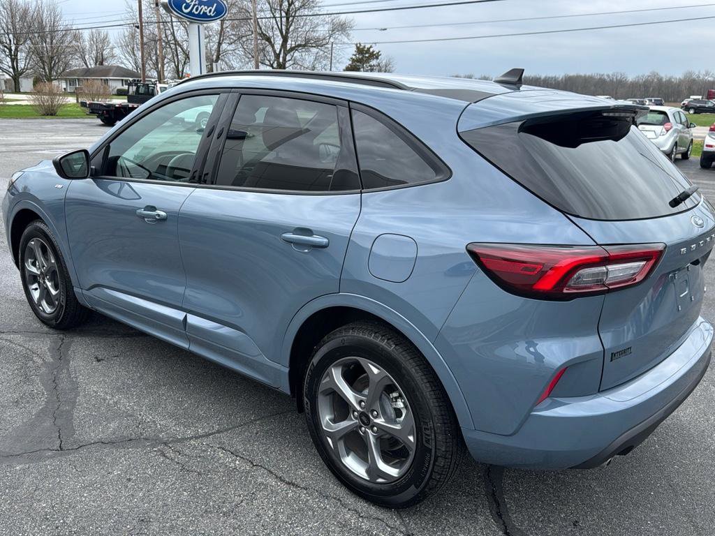 Used 2024 Ford Escape ST-Line w/ Equipment Group 301A image 4