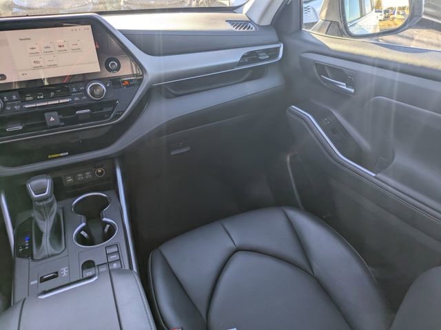 Used 2023 Toyota Highlander XLE image 19