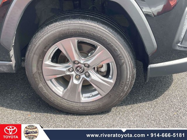 Used 2024 Toyota RAV4 LE AWD/4WD image 9
