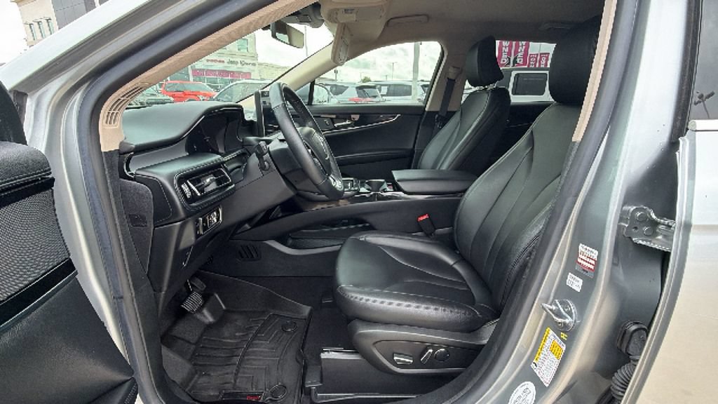 Used 2023 Lincoln Nautilus FWD image 12