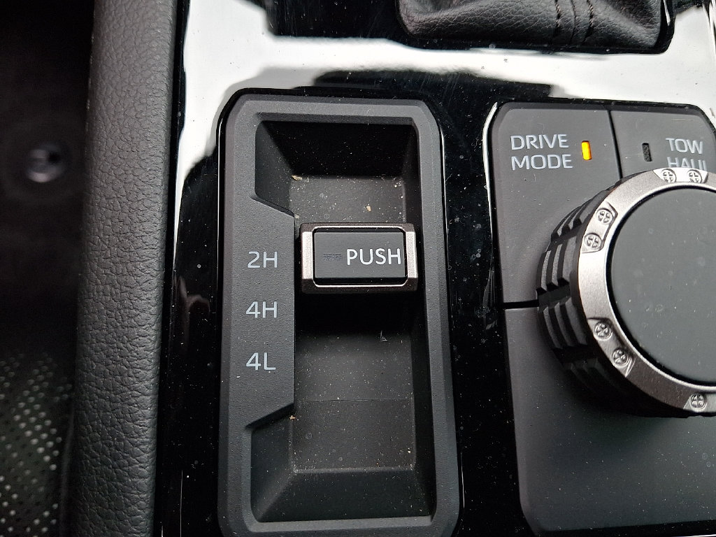 Used 2024 Toyota Tundra Limited AWD/4WD image 25