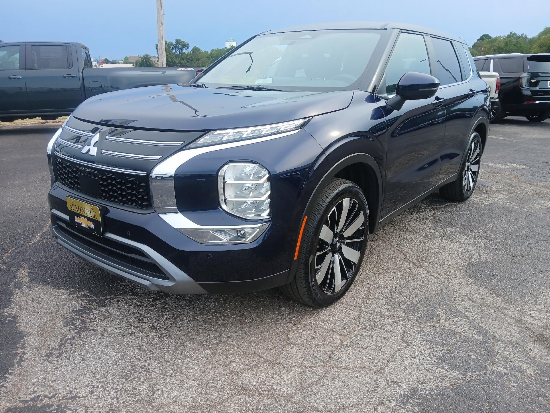 Used 2025 Mitsubishi Outlander SE AWD/4WD image 1