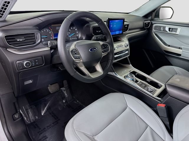 Used 2021 Ford Explorer XLT w/ Equipment Group 202A image 18