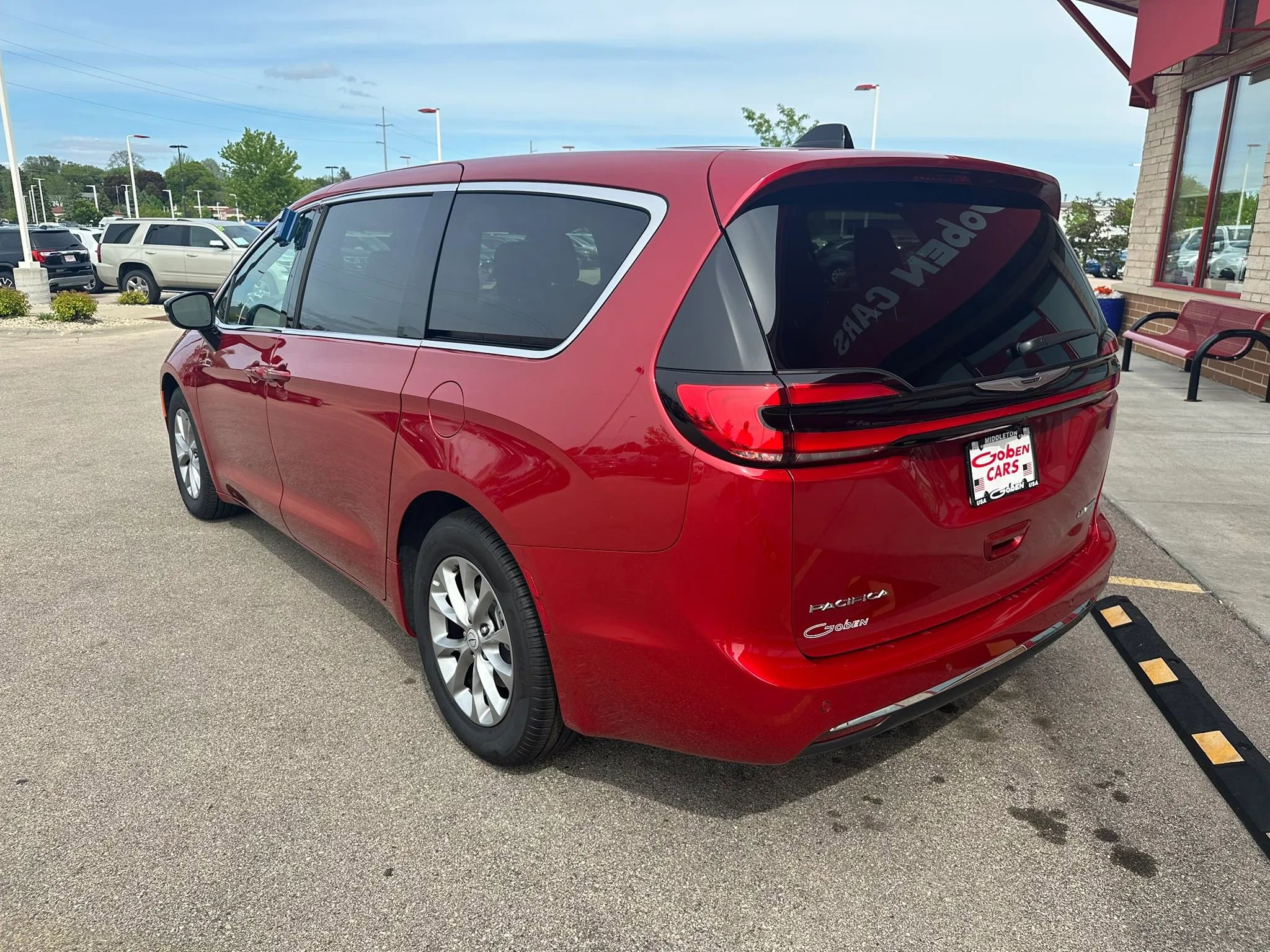Used 2026 Chrysler Pacifica Limited FWD image 8