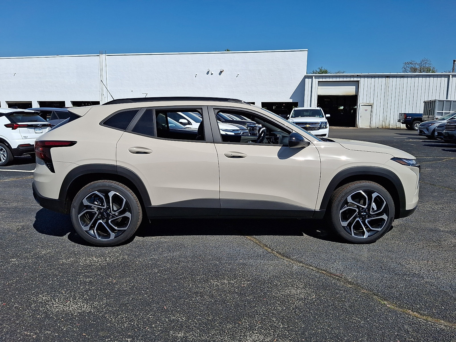 New 2026 Chevrolet Trax RS w/ Sunroof Package FWD image 6