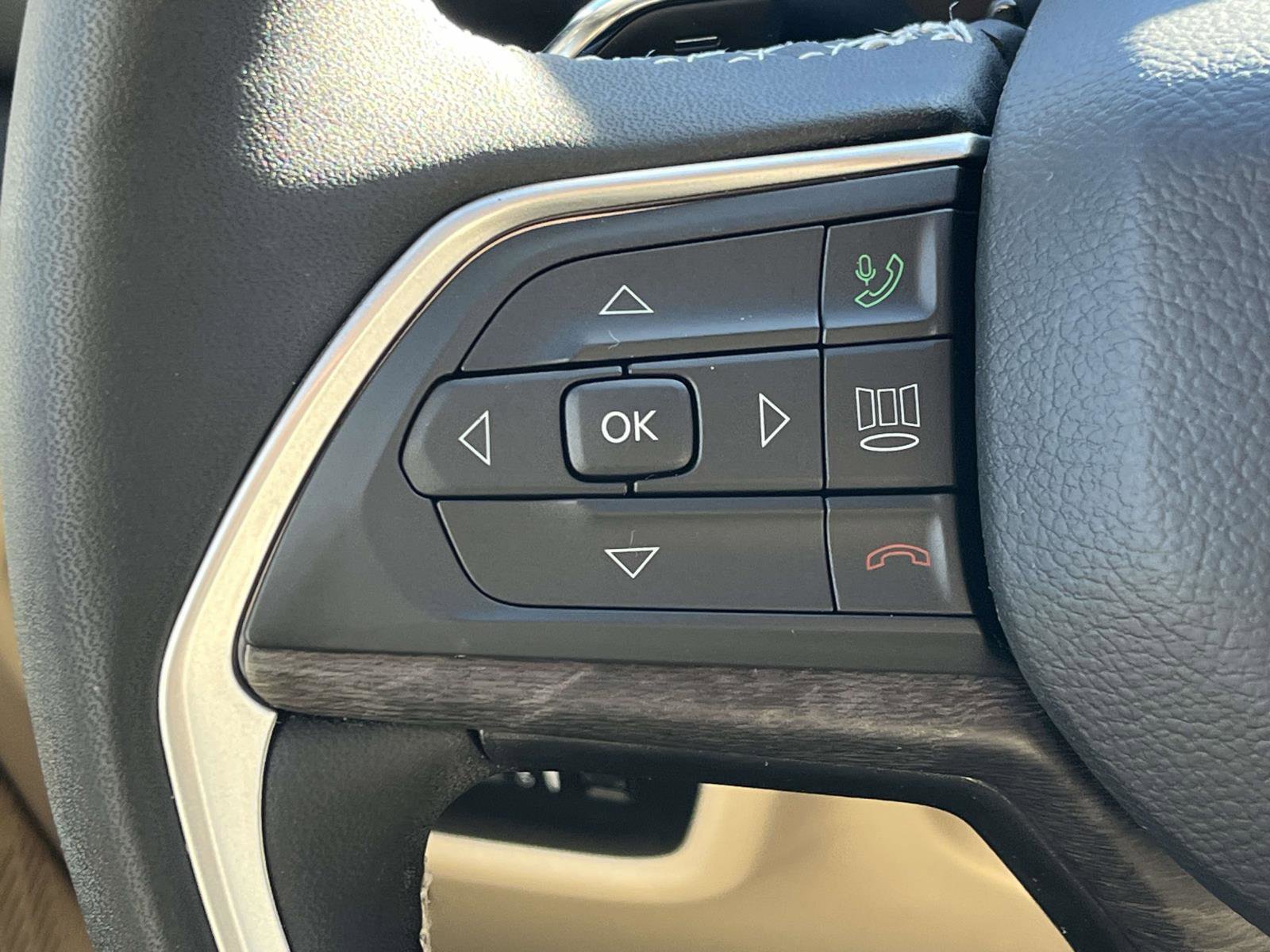 Used 2025 Jeep Grand Cherokee Limited image 27