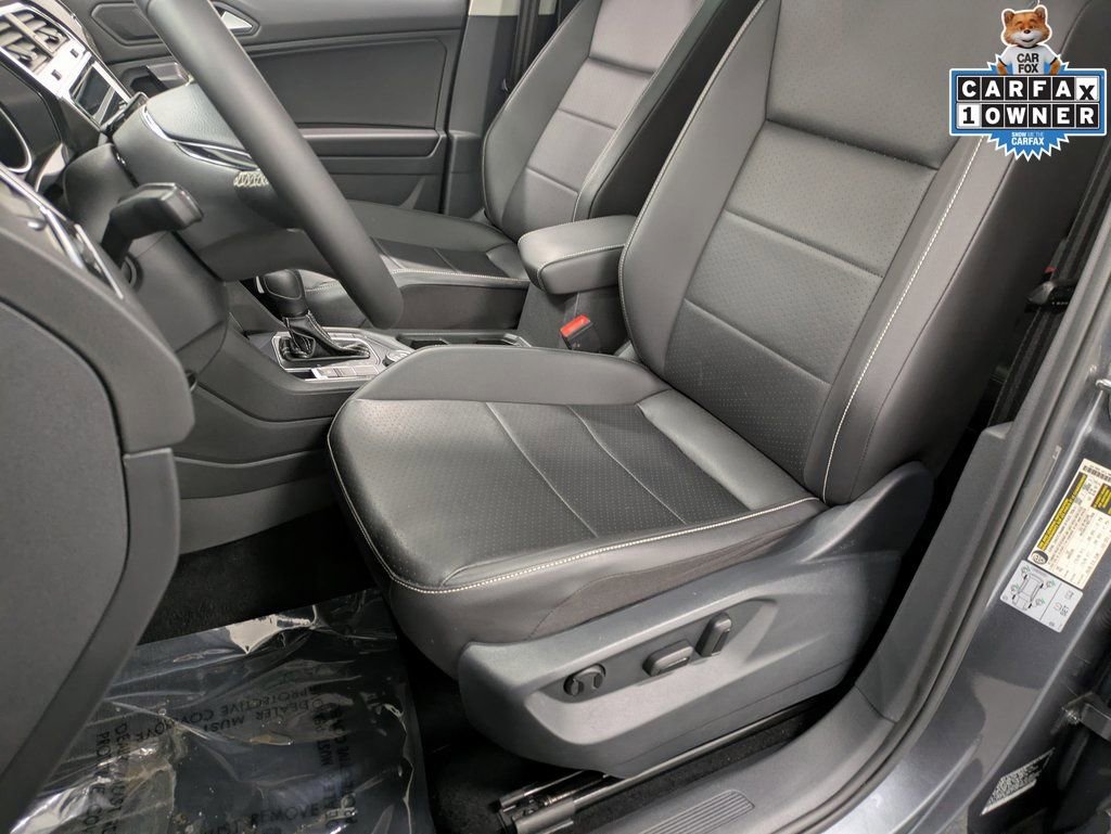 Used 2021 Volkswagen Tiguan SE w/ Panoramic Sunroof Package image 11