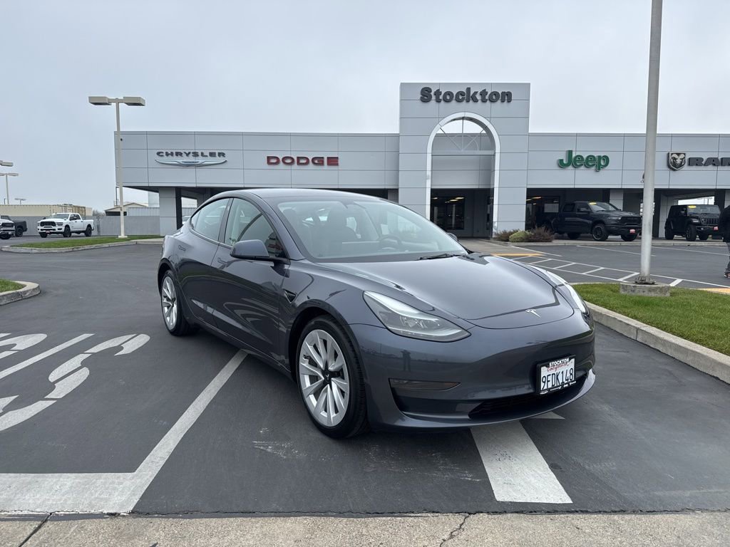 Used 2023 Tesla Model 3 Standard Range image 2