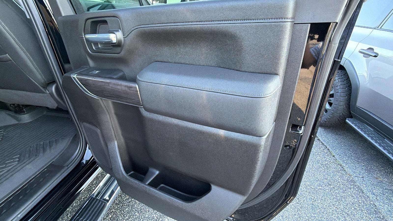 Used 2022 Chevrolet Silverado 2500 LTZ w/ LTZ Premium Package AWD/4WD image 19