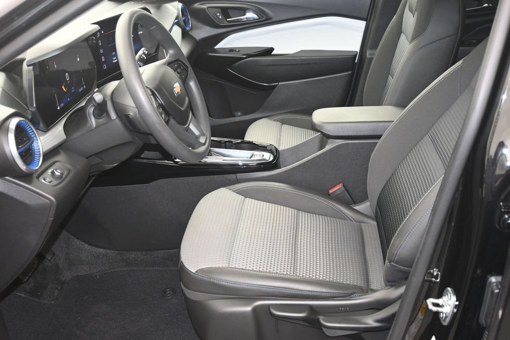 Used 2024 Chevrolet Trax LT FWD image 10