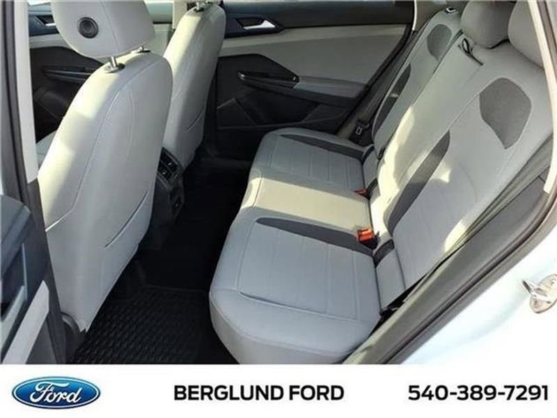 Used 2024 Volkswagen Taos SE image 49