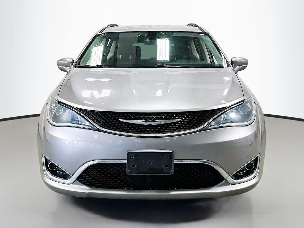 Used 2018 Chrysler Pacifica Touring-L image 4
