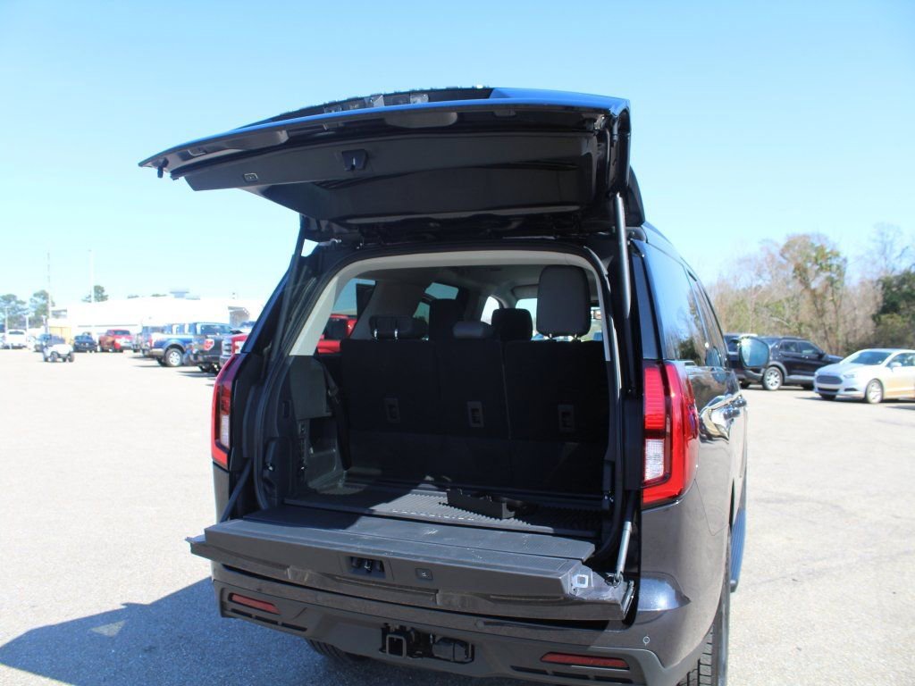 New 2026 Ford Expedition Active image 17