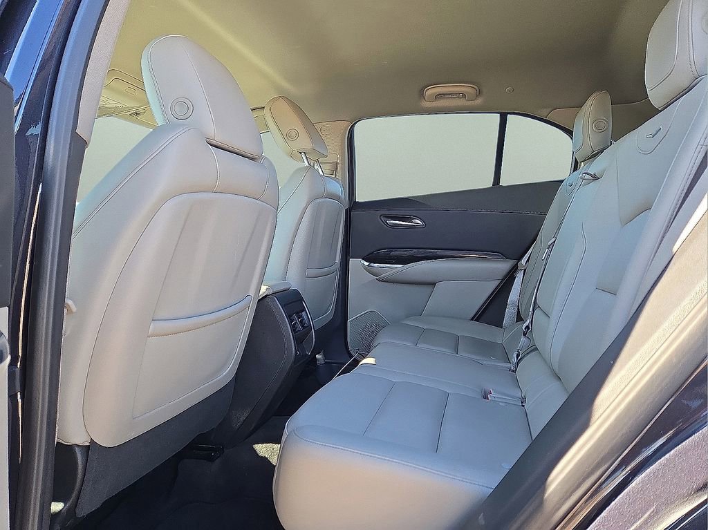 Used 2023 Cadillac XT4 Premium Luxury image 16