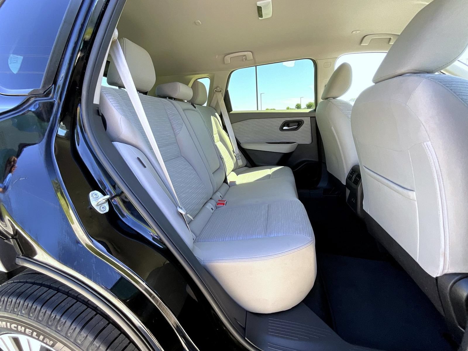 Used 2023 Nissan Rogue SV AWD/4WD image 19