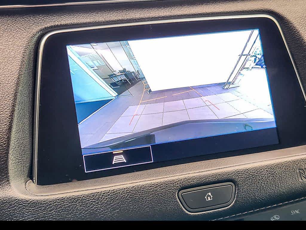 Used 2021 Cadillac XT4 Premium Luxury w/ Cold Weather Package AWD/4WD image 17