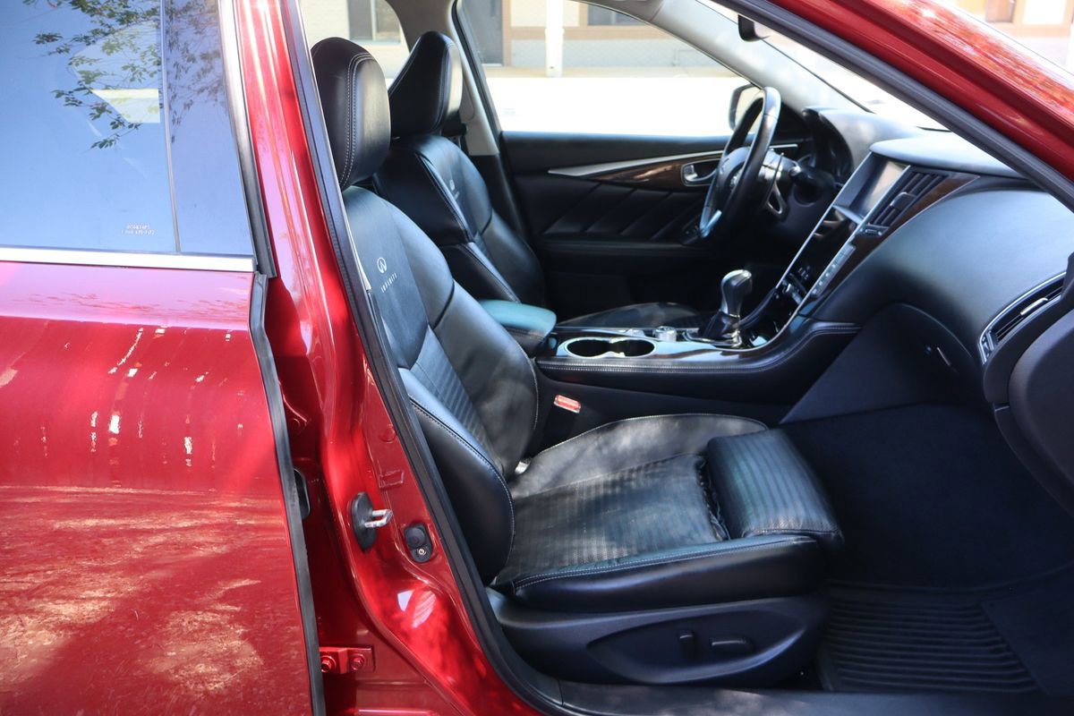 Used 2014 INFINITI Q50 Sport w/ Deluxe Technology Package image 22