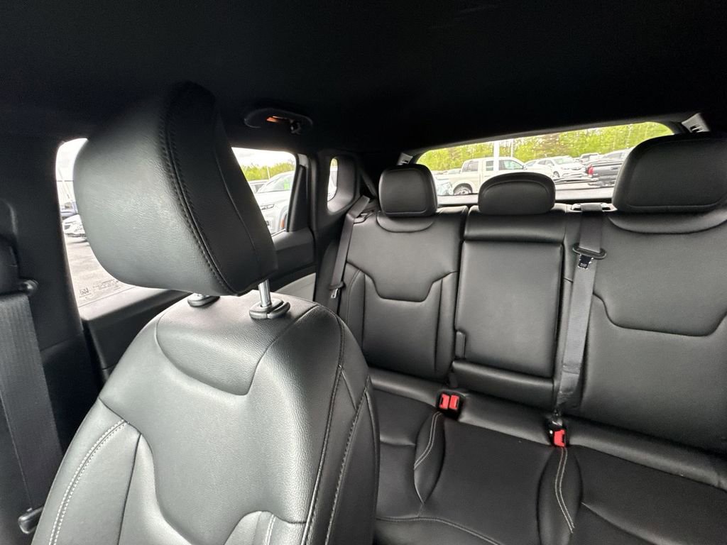 Used 2025 Jeep Compass Limited AWD/4WD image 12