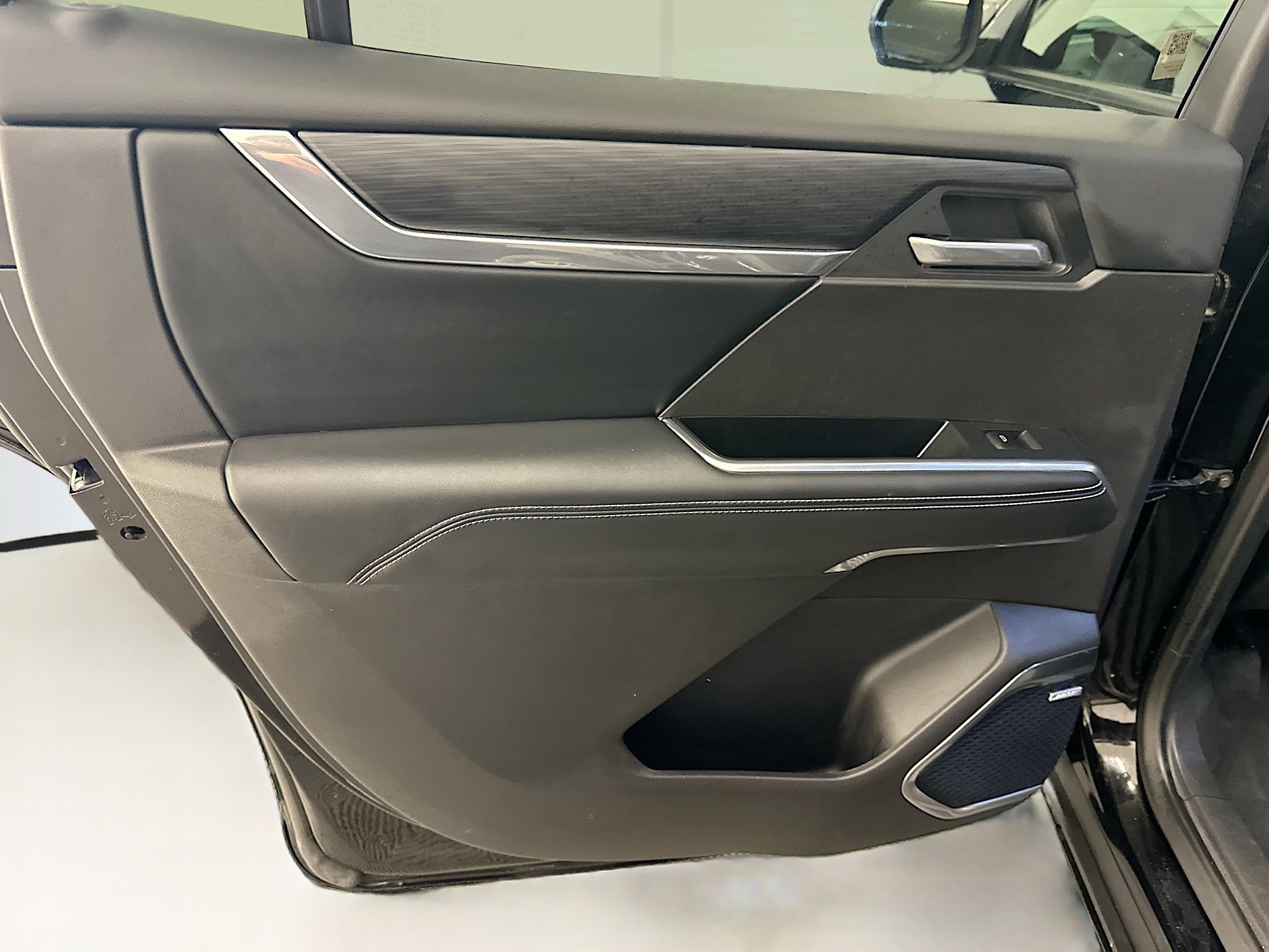 Used 2025 GMC Acadia Elevation image 27