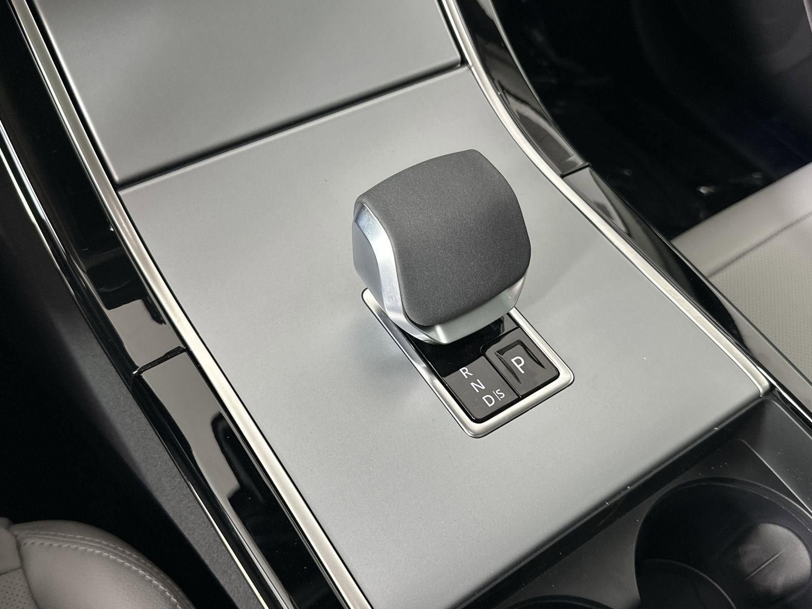 Certified 2024 Land Rover Range Rover Velar S image 17