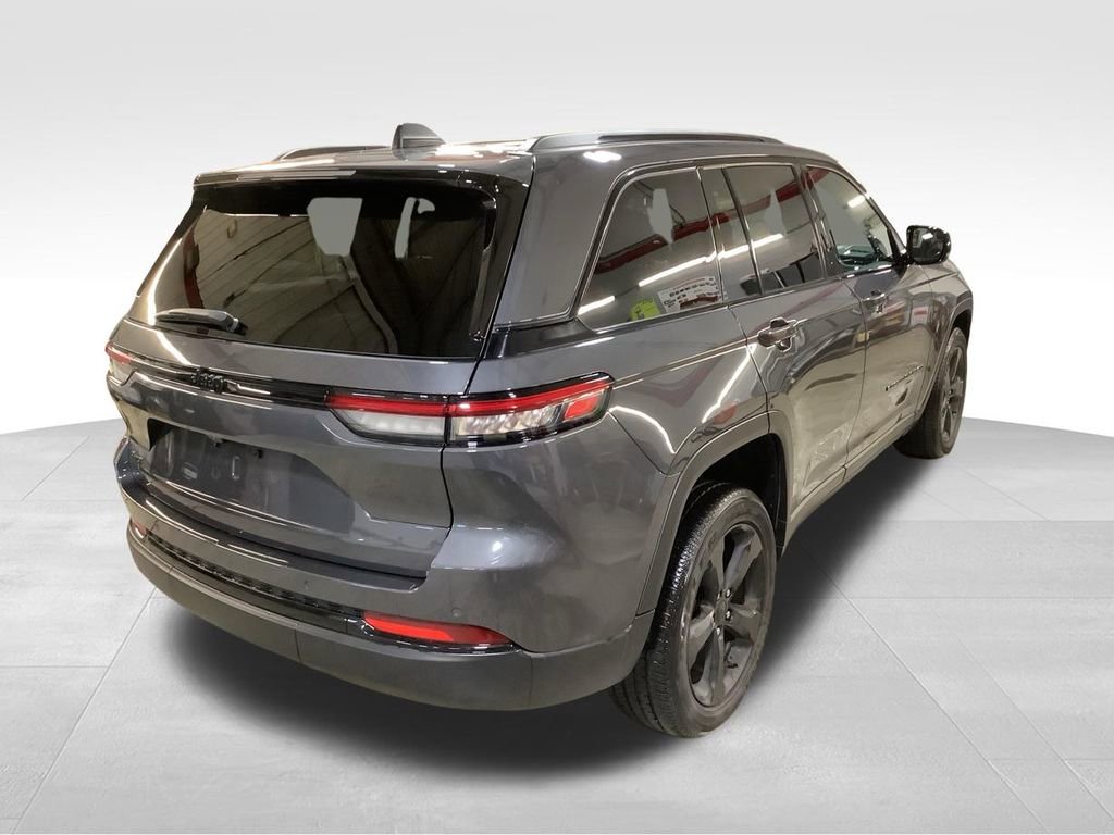 Used 2023 Jeep Grand Cherokee Altitude image 6