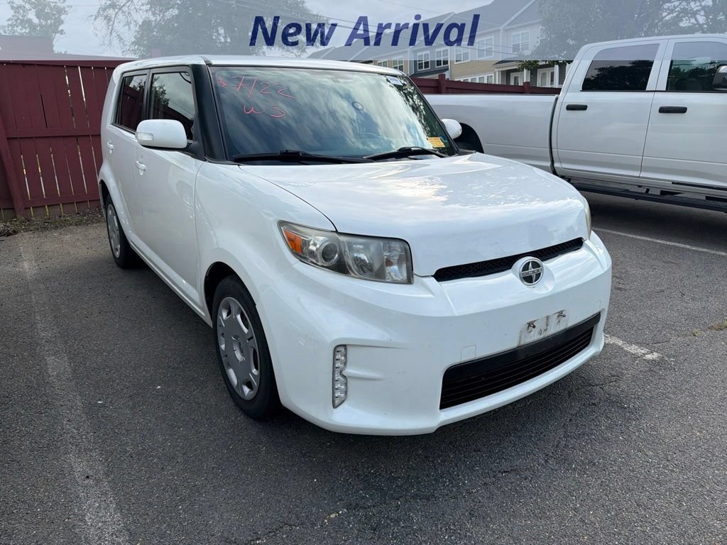 Used 2013 Scion xB FWD image 2