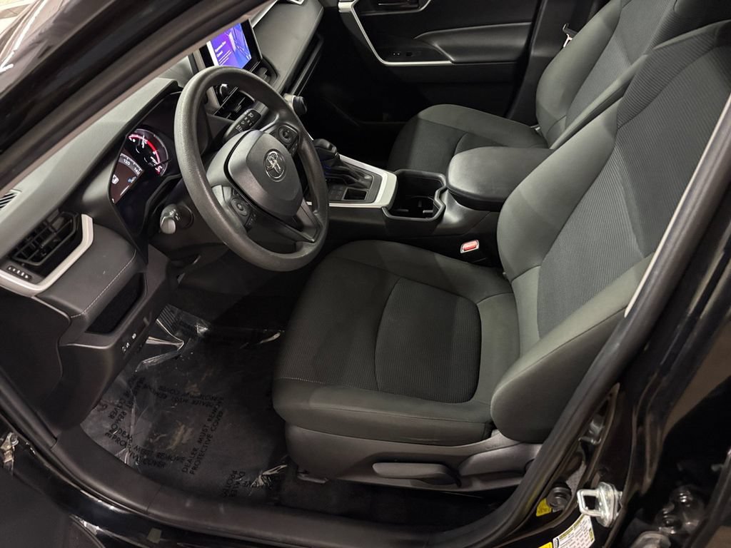 Used 2024 Toyota RAV4 LE AWD/4WD image 10