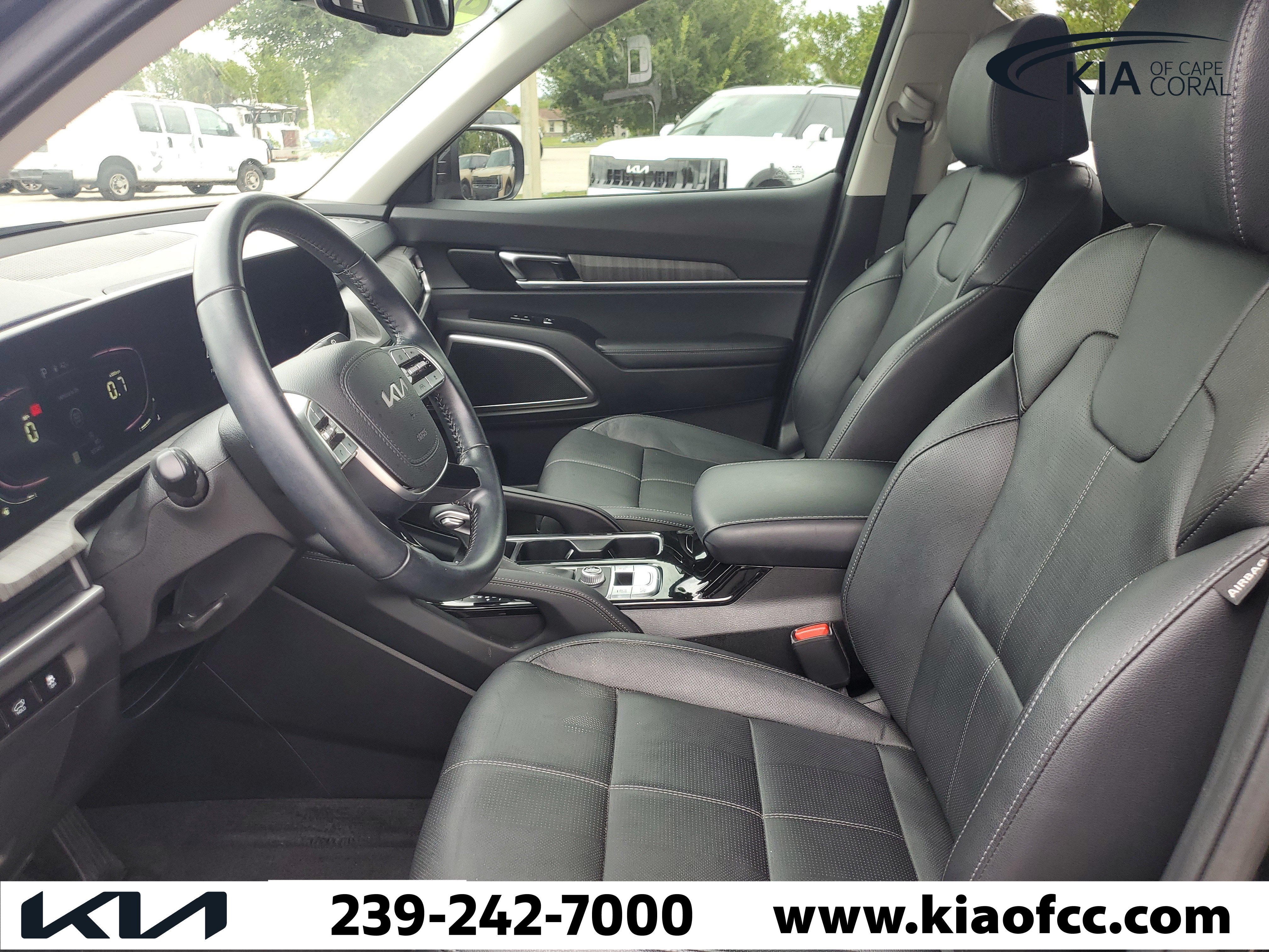 Certified 2024 Kia Telluride EX w/ EX Captain's Chair Package FWD image 31