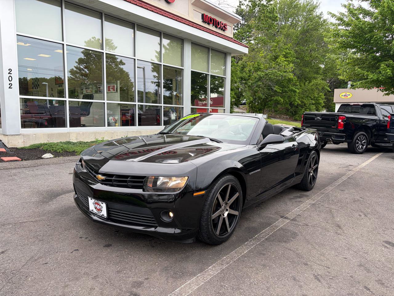 Used 2015 Chevrolet Camaro LT RWD image 2