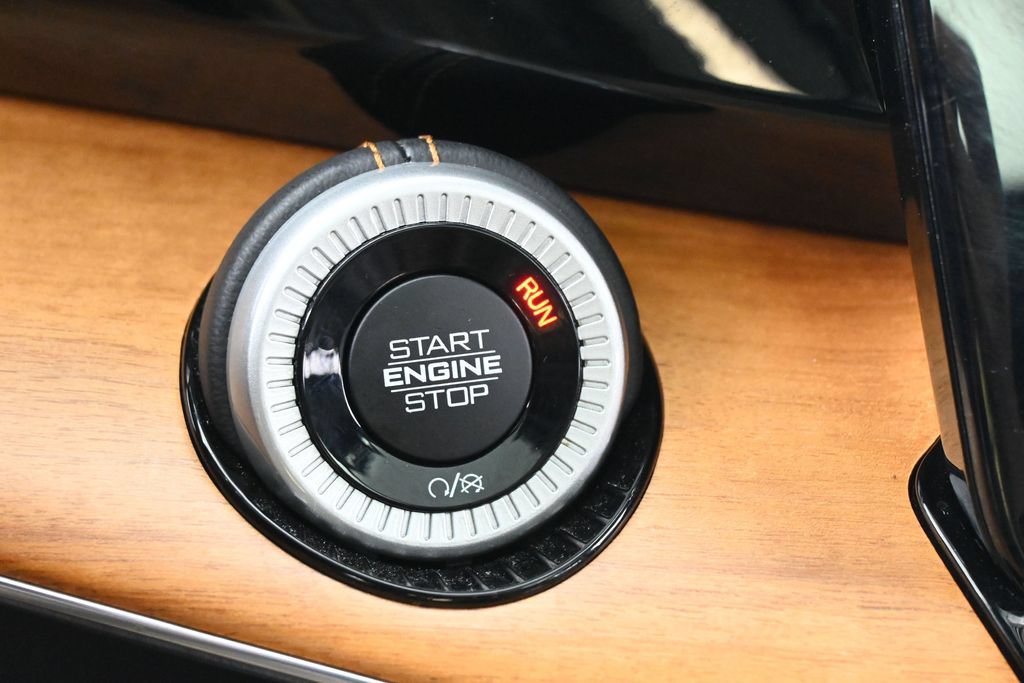 Used 2022 Jeep Grand Wagoneer Series III AWD/4WD image 37