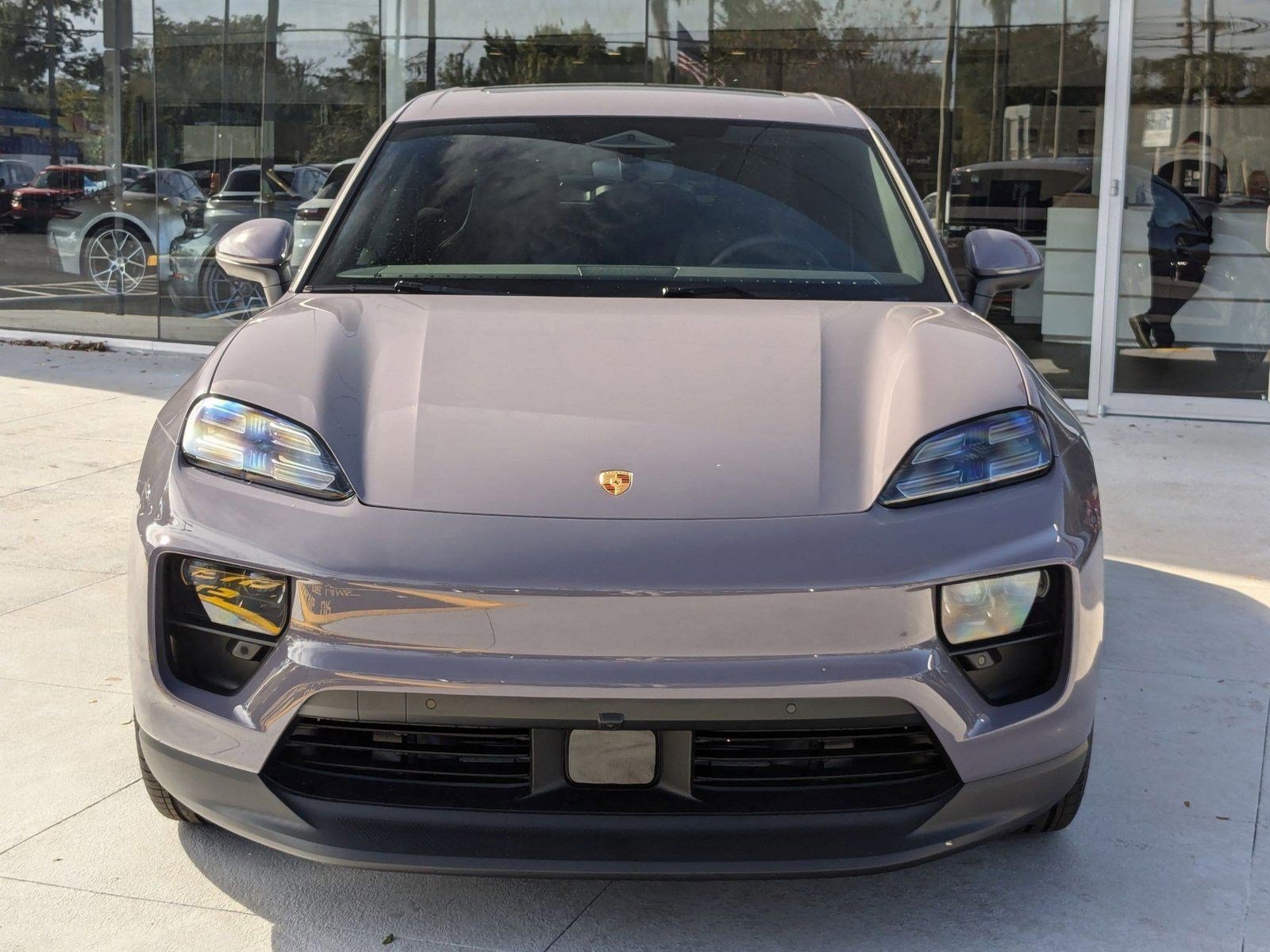 Certified 2025 Porsche Macan Electric image 9