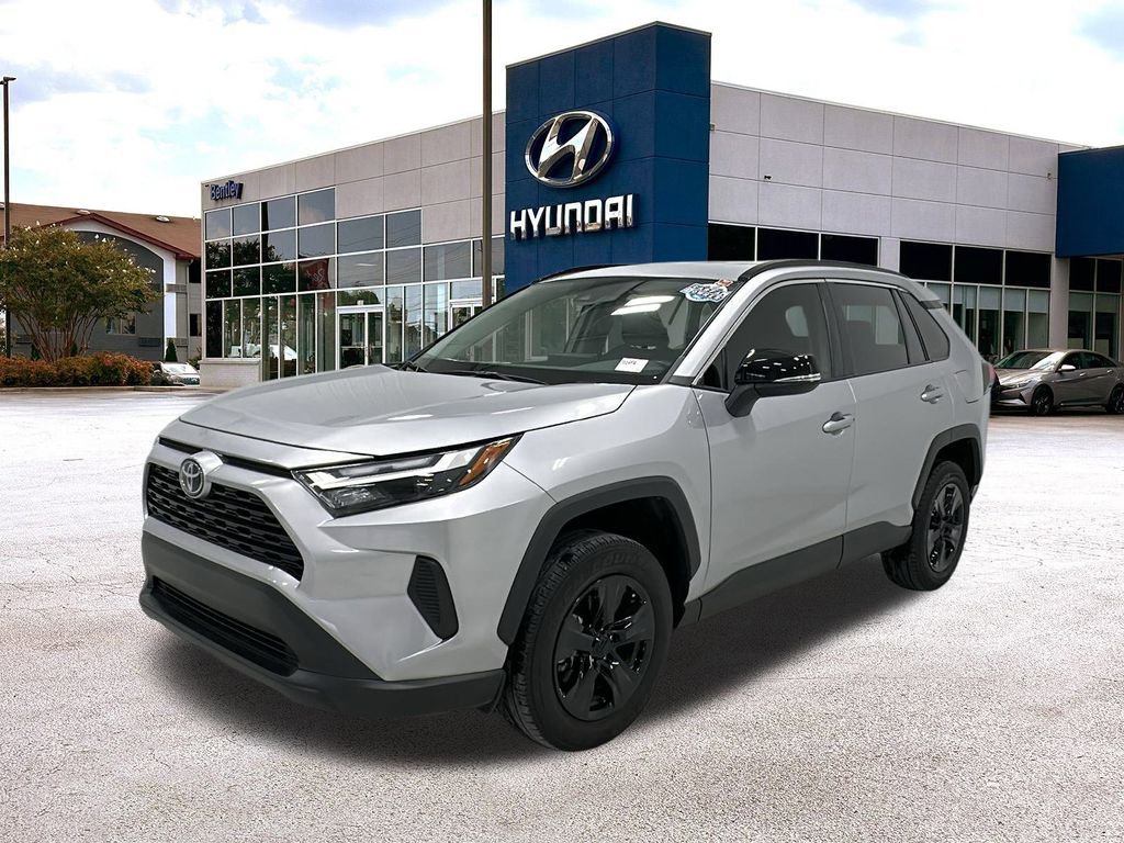 Used 2023 Toyota RAV4 XLE image 1