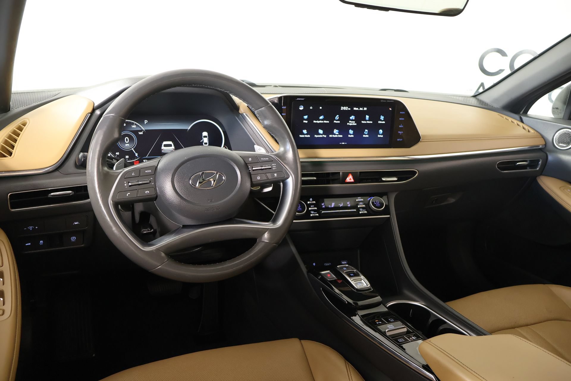 Used 2022 Hyundai Sonata Limited w/ Preferred Accessory Package FWD image 2