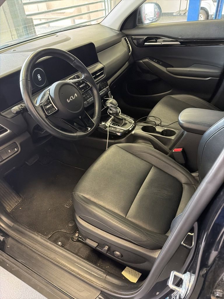 Used 2024 Kia Seltos EX AWD/4WD image 2