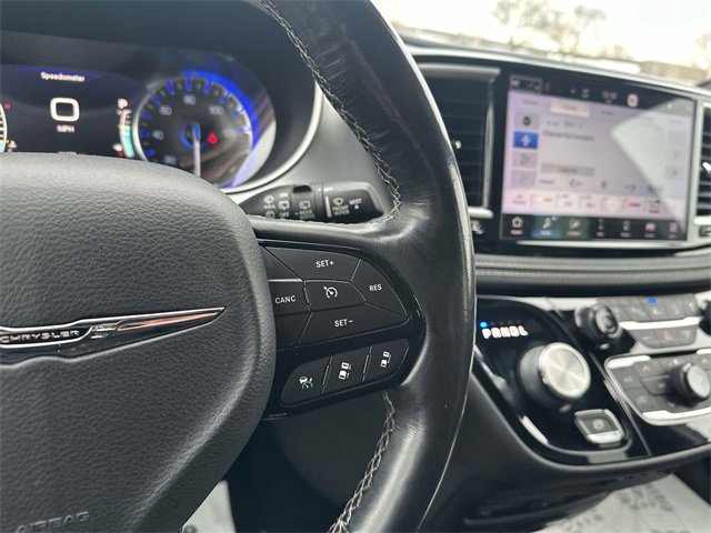 Used 2021 Chrysler Pacifica Touring-L w/ Uconnect Theater Family Group image 43