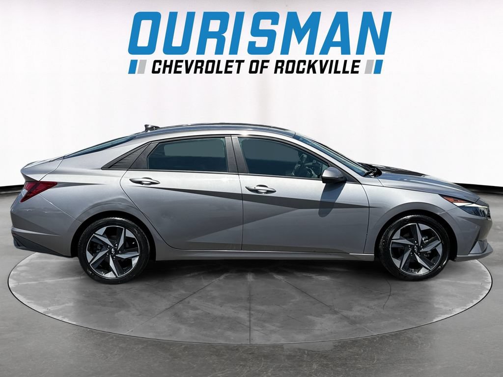 Used 2023 Hyundai Elantra SEL w/ Convenience Package FWD image 7