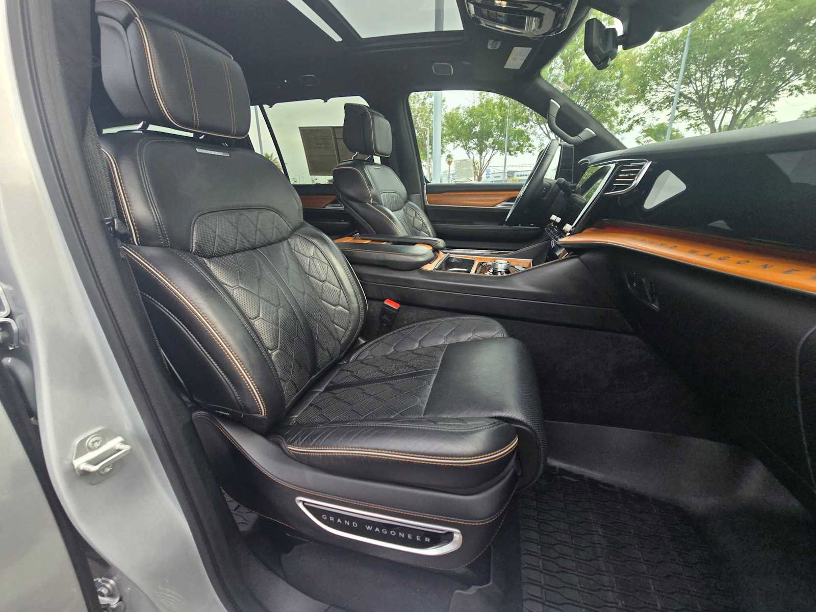 Used 2024 Jeep Grand Wagoneer L Series III image 11