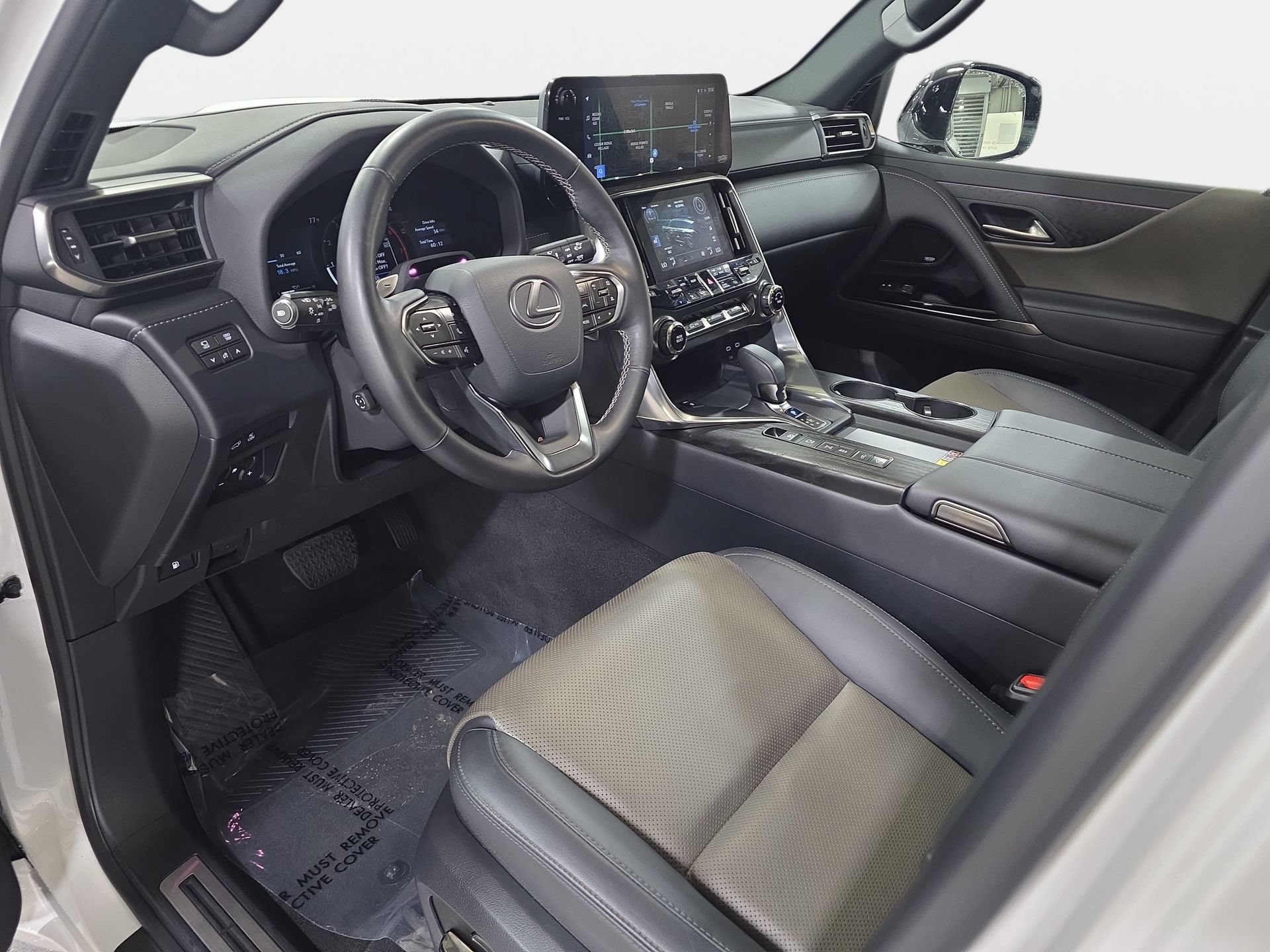 Used 2025 Lexus LX 700h Overtrail w/ Accessory Package (Z1) AWD/4WD image 16