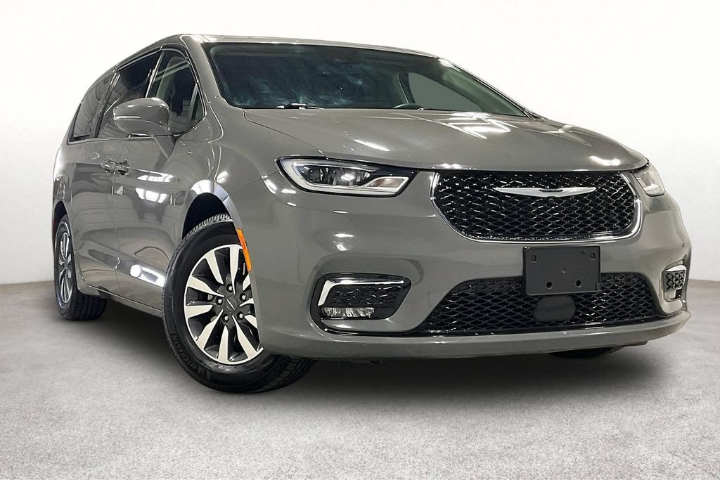 Used 2022 Chrysler Pacifica Touring-L FWD video 1
