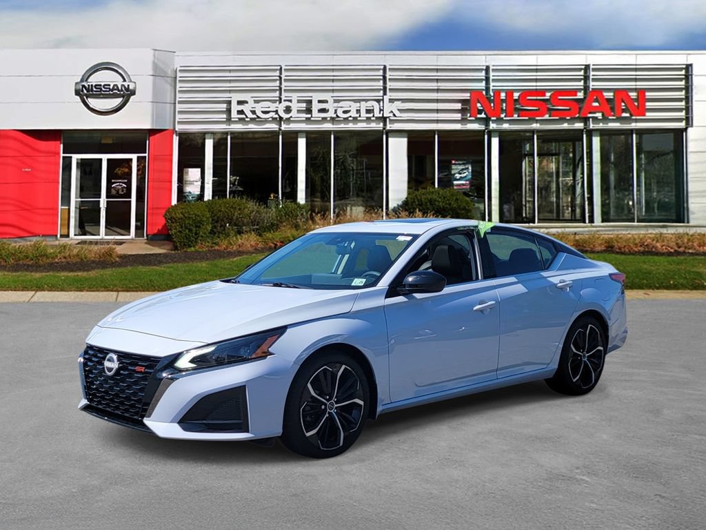 Used 2024 Nissan Altima 2.5 SR w/ SR Premium Package FWD image 5