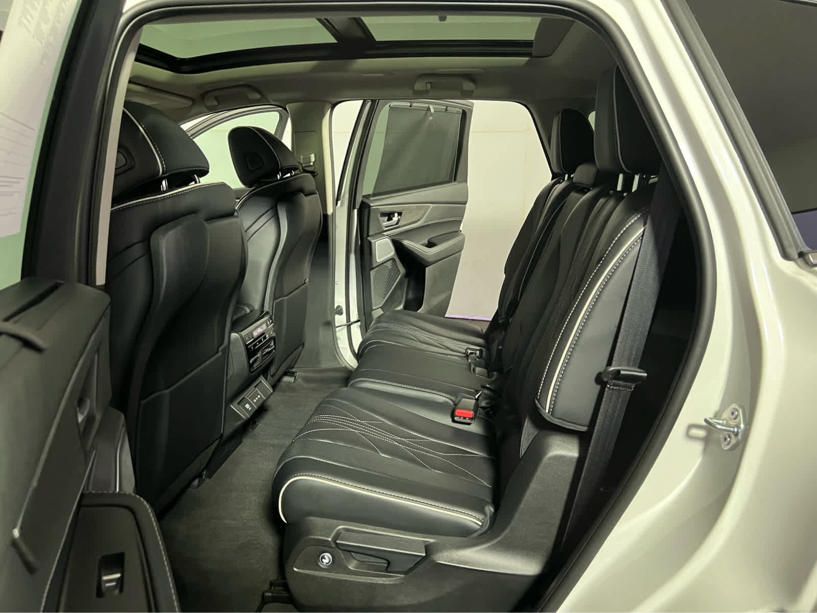 Used 2026 Acura MDX w/ Advance Package AWD/4WD image 25