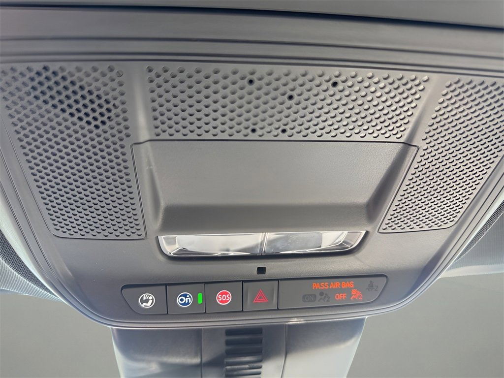 New 2025 Chevrolet Traverse LT image 25