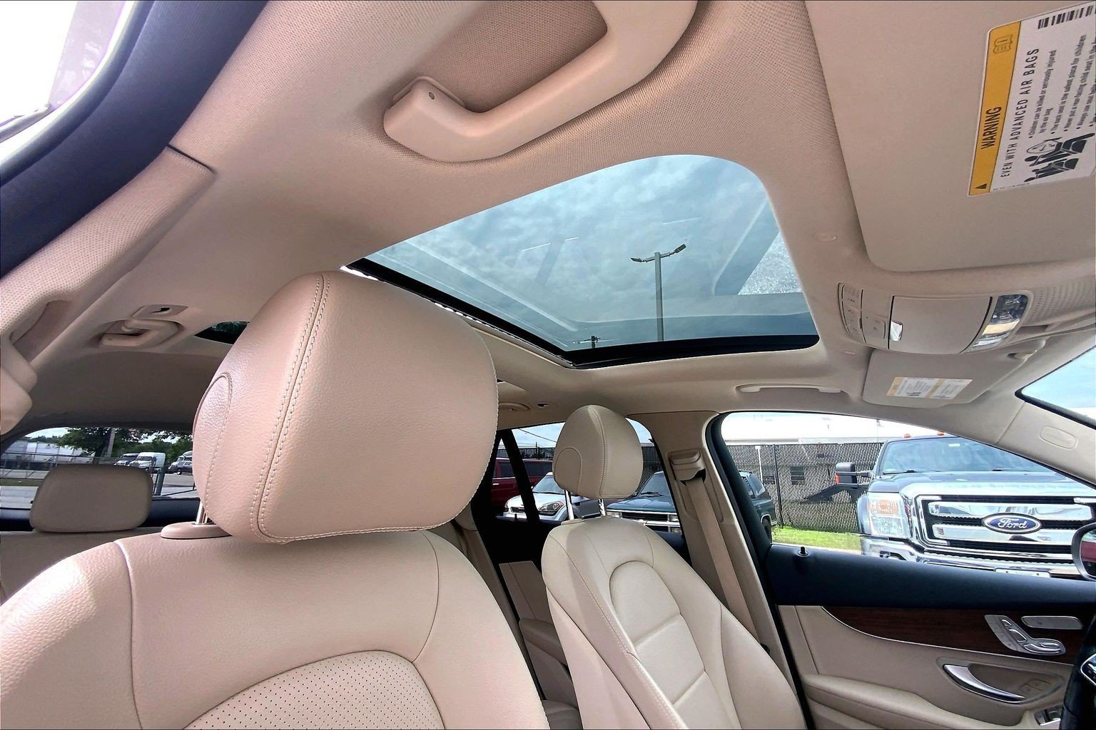 Used 2022 Mercedes-Benz GLC 300 4MATIC w/ Premium Package Lite image 27
