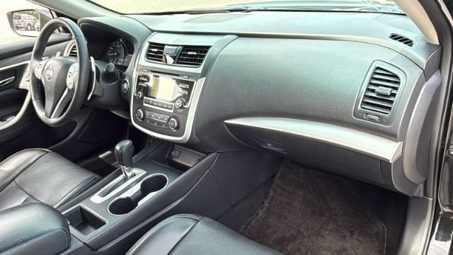 Used 2017 Nissan Altima 3.5 SR FWD image 39