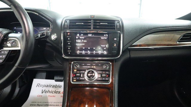 Used 2017 Lincoln Continental Select image 14